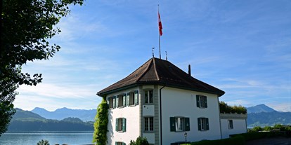 Winterhochzeit - nächstes Hotel - Schweiz - Aussenansicht Jagd-Schloss - Swiss-Chalet Merlischachen