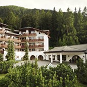 Hochzeitslocation - Das Arabelle Hotel Waldhuus Davos mit einzigartiger Lage inmitten der Bündner Berge, direkt am 18-Loch-Golfplatz und inmitten der Langlaufloipe. - Hotel Waldhuus Davos