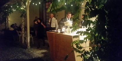Winterhochzeit - Hochzeits-Stil: Vintage - Graubünden - Bar auf der Schlossterrasse - Event Schloss Reichenau