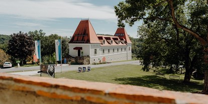 Winterhochzeit - Festzelt - Tschanigraben - Der Schlosswirt Kornberg in der Steiermark bietet Platz für 180 Hochzeitsgäste. - Schlosswirt Kornberg