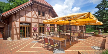 Winterhochzeit - Trauung im Freien - Cölpin - Restaurant mit Terrasse - Jagdschloss Waldsee