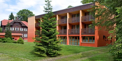 Winterhochzeit - Trauung im Freien - Cölpin - Gästehaus mit dem Hotelzimmer - auf der Waldseite funktioniert das Babyphone bis in den Saal - Jagdschloss Waldsee