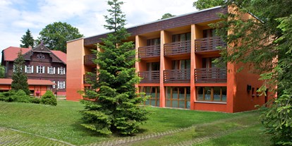 Winterhochzeit - Garten - Lychen - Gästehaus mit dem Hotelzimmer - auf der Waldseite funktioniert das Babyphone bis in den Saal - Jagdschloss Waldsee