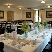 Hochzeitslocation - Platz für bis zu 80 Personen im gemütlichen Restaurant - Naturhotel Schloss Kassegg