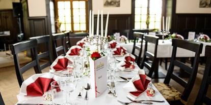 Winterhochzeit - Liebevoll dekorierte Tische und kulinarische Köstlichkeiten schaffen den gebührenden Rahmen für Ihre Feier. 
 - Naturhotel Schloss Kassegg