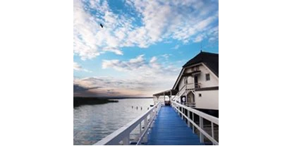 Winterhochzeit - Umgebung: am See - Stotzing - Haus im See