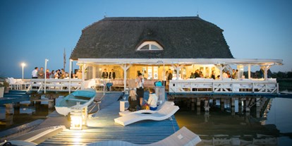 Winterhochzeit - Ungarn - Haus im See