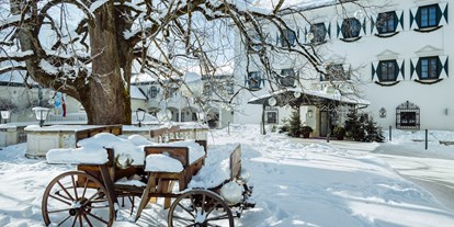 Winterhochzeit - Art der Location: im Freien - Preunegg - Heiraten im Schloss Pichlarn in Aigen im Ennstal - Empfangsbereich im Winter.
Foto © Richard Schabetsberger - Schloss Pichlarn