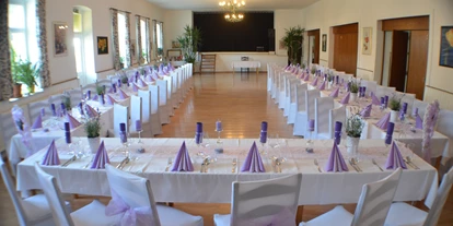 Winterhochzeit - Preisniveau: € - Schallemmersdorf - eine weiße Hochzeit in florallen lila Tönen (Lavendel) - Bio Kräuterlandgasthaus mit Eventsaal für Hochzeiten