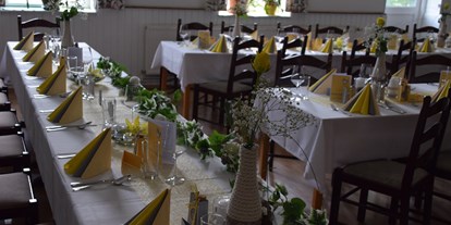 Winterhochzeit - Art der Location: Gasthaus - Niederösterreich - eine Frühlingsdeko in forsythiengelb - Bio Kräuterlandgasthaus mit Eventsaal für Hochzeiten