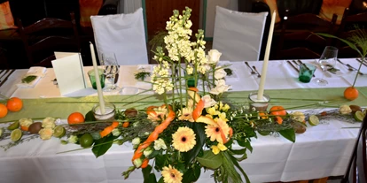 Winterhochzeit - Umgebung: in Weingärten - Klosterneuburg - Blumendekorationen sind sehr schön anzusehen - Bio Kräuterlandgasthaus mit Eventsaal für Hochzeiten