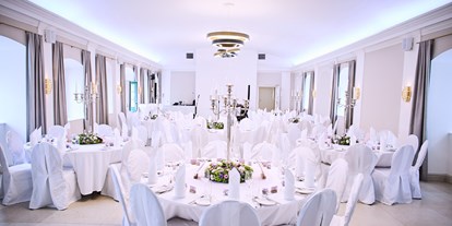 Winterhochzeit - nächstes Hotel - Artstetten - Hochzeitstafel im Kaisersaal - Schloß Luberegg