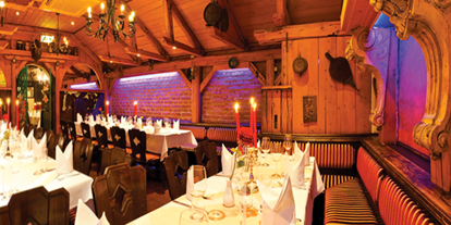 Winterhochzeit - PLZ 2540 (Österreich) - Unser Löwensaal maximal  40 Sitzplätze
mit Beamer, Leinwand, Dolby Digital System und Wlan & Klimaanlage - Restaurant Kardos K.u.K. Spezialitäten