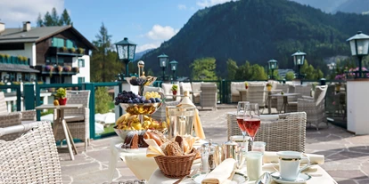 Winterhochzeit - Garten - Hinterriß (Vomp) - Romantisches Frühstück auf der Astoria Terrasse mit atemberaubendem Ausblick - Astoria Resort***** in Seefeld