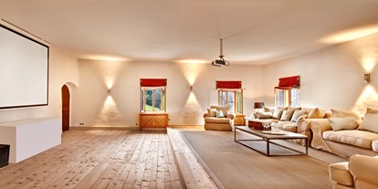 Winterhochzeit - nächstes Hotel - Gerlos - Media Lounge - Schloss Friedberg