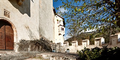 Winterhochzeit - nächstes Hotel - Innsbruck - Eingangsbereich - Schloss Friedberg