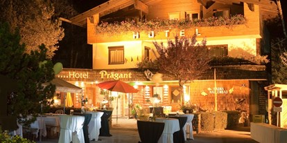 Winterhochzeit - PLZ 9583 (Österreich) - Das Willkommengetränk organisieren wir Ihnen gerne am Parkplatz vor der Hoteleingang oder im Garten. - Hotel Prägant