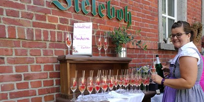 Winterhochzeit - Perfekte Jahreszeit: Frühlings-Hochzeit - Beiersdorf - Sektempfang - Bergwirtschaft Bieleboh Restaurant & Hotel