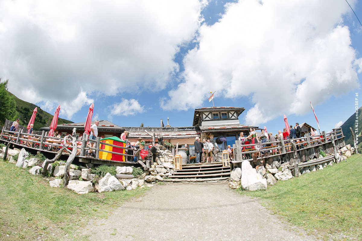 Hochzeitslocation - Heiraten auf der Gamskogelhütte auf 1850m Seehöhe.
Foto © tanjaundjosef.at - Gamskogelhütte