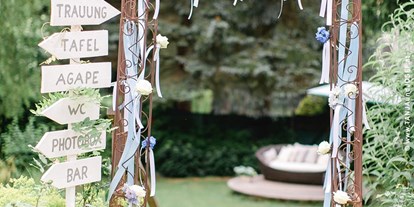 Winterhochzeit - Perfekte Jahreszeit: Winter-Hochzeit - Mödling - Heiraten im Garten des Landgasthof KRONE in Niederösterreich.
Foto © tanjaundjosef.at - Landgasthof Krone
