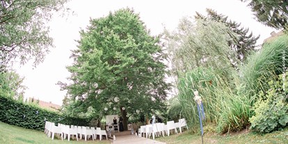 Winterhochzeit - Perfekte Jahreszeit: Herbst-Hochzeit - Wien Währing - Heiraten im Garten des Landgasthof KRONE in Niederösterreich.
Foto © tanjaundjosef.at - Landgasthof Krone