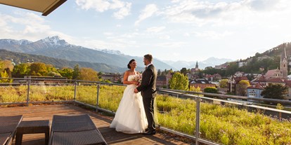 Winterhochzeit - Art der Location: Hotel - Hinterriß (Eben am Achensee) - Heiraten über den Dächern Innsbrucks vor der einzigarten Bergkulisse der Tiroler Alpen - Austria Trend Hotel Congress Innsbruck