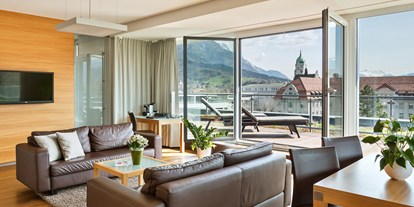 Winterhochzeit - Preisniveau: €€€ - Innsbruck - Genießen Sie Ihre romantische Hochzeitsnacht in einer unserer Panormasuites mit privater Dachterasse - Austria Trend Hotel Congress Innsbruck