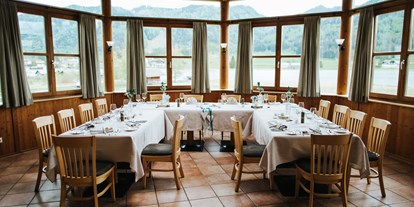 Winterhochzeit - Unterdörfl (Albeck) - Die Hochzeitstafel mit Blick auf den Weißensee. - Hotel am See**** Die Forelle