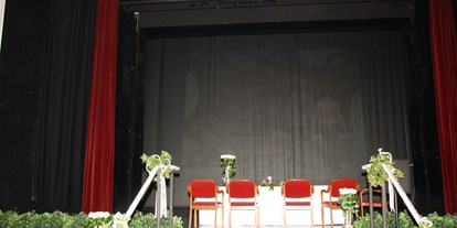 Winterhochzeit - Grillmoos - Trauung auf der Vorbühne des Stadttheaters Wels - Stadttheater Wels