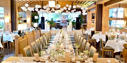 Winterhochzeit - Preisniveau: €€ - Montafon - Speisesaal mit Hochzeitstafel - Relax- & Vitalhotel Adler