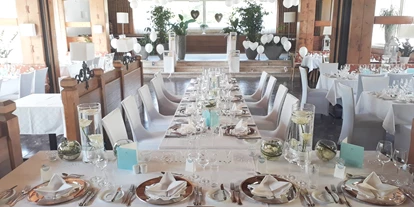 Winterhochzeit - nächstes Hotel - St. Anton am Arlberg - Speisesaal mit Hochzeitstafel - Relax- & Vitalhotel Adler