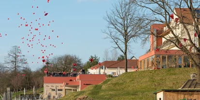 Winterhochzeit - Garten - Weichselbaum (Weichselbaum) - Luftballons steigen lassen - Das Eisenberg