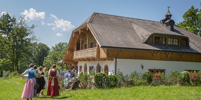 Winterhochzeit - Art der Location: Bauernhof/Landhaus - Oberau (Timelkam) - Heiraten im Laimer Urschlag in Strobl.
Foto © sandragehmair.com - Laimer-Urschlag