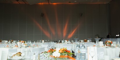 Winterhochzeit - Mitterdörfl - Licht ganz individuell zum Farbmotto der jeweiligen Hochzeit. - Das Schloss an der Eisenstrasse****