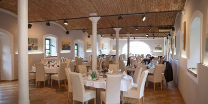 Winterhochzeit - Preisniveau: €€€ - Region Hausruck - Der Festsaal bietet viel Platz für Hochzeitsgäste.
 - Der Oberhauser
