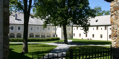 Winterhochzeit - Art der Location: Schloss - Reitern (Pöggstall, Maria Taferl) - Schlosshof - Schloss Ottenschlag