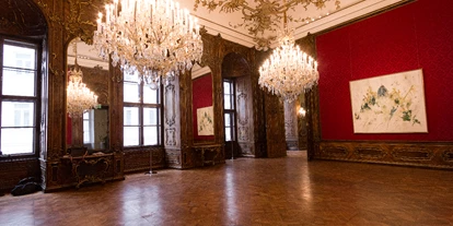 Winterhochzeit - Art der Location: Schloss - Kronberg (Ulrichskirchen-Schleinbach) - Der Roter Salon des Palais Schönborn-Batthyány in Wien. - Palais Schönborn-Batthyány