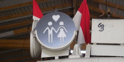 Winterhochzeit - Art der Location: ausgefallene Location - Kopfstetten - Heiraten in einem Wiener-Wahrzeichen. - Hochzeits-Bim