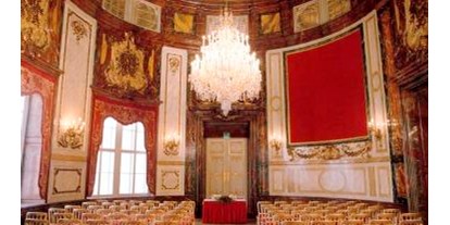Winterhochzeit - Art der Location: Schloss - Pfalzau - Ovaler Festsaal Trauung - Palais Daun-Kinsky