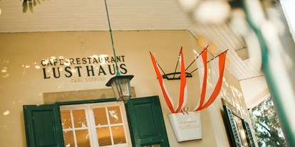 Winterhochzeit - Festzelt - Höbersdorf - Heiraten in einem Wahrzeichen Wiens - dem Lusthaus im Wiener Prater.
Foto © stillandmotionpictures.com - Café-Restaurant Lusthaus