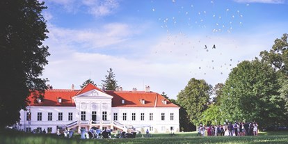 Winterhochzeit - Art der Location: im Freien - Mödling - Hochzeit im Schloss Miller-Aichholz, Europahaus Wien - Schloss Miller-Aichholz - Europahaus Wien