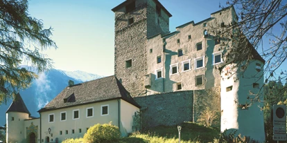 Winterhochzeit - Umgebung: in einer Stadt - St. Anton am Arlberg - Schloss Landeck