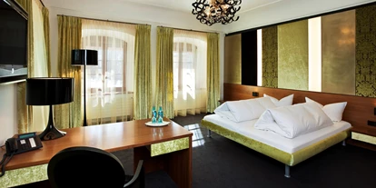 Winterhochzeit - Art der Location: Hotel - Bolsterlang - Zimmer 23 - eines von 2 Deluxe Zimmern und das Hochzeitszimmer. - Schloss zu Hopferau 