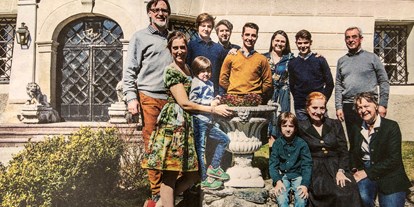 Winterhochzeit - Das sind WIR. 
Familie und Team. 
Wir kümmern uns gerne persönlich und mit Herz um Ihre Hochzeit ♥️ - Schloss Greifenburg
