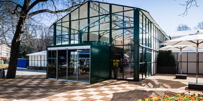 Winterhochzeit - Umgebung: in Weingärten - PBI Event Architecture - mobile Orangerie (Zelte und Temporäre Bauten)