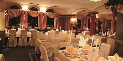 Winterhochzeit - Art der Location: Hotel - Gosau - Feiern im Speisesaal mit bis zu 130 Pers. - Schlosshotel Lacknerhof****S Flachau