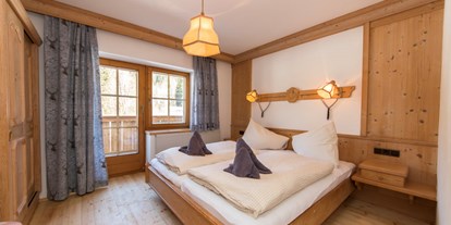 Winterhochzeit - Umgebung: in den Bergen - Surberg - Familienzimmer mit 2 getrennten Schlafräumen - Alpengasthof Almrose