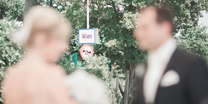 Winterhochzeit - Hochzeits-Stil: Rustic - Obergänserndorf - Heiraten auf dem Weingut Cobenzl am Rande Wiens.
Foto © stillandmotionpictures.com - Weingut Wien Cobenzl