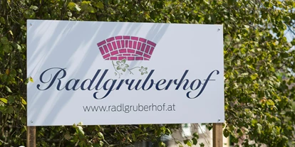 Winterhochzeit - Garten - Pregartsdorf - Feiern Sie Ihre Hochzeit am Radlgruberhof in 4502 Tiestling.
Foto © sandragehmair.com - Radlgruberhof