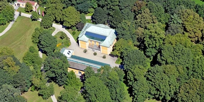 Winterhochzeit - Art der Location: Schloss - Hofreith (Hirschbach im Mühlkreis) - Luftaufnahme Bergschlößl und Park
Foto (c) Stadtplanung Pertlwieser - Bergschlößl